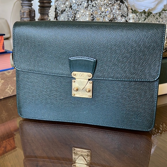 Auth LOUIS VUITTON Pochette Kourad Episea Taiga Clutch Bag